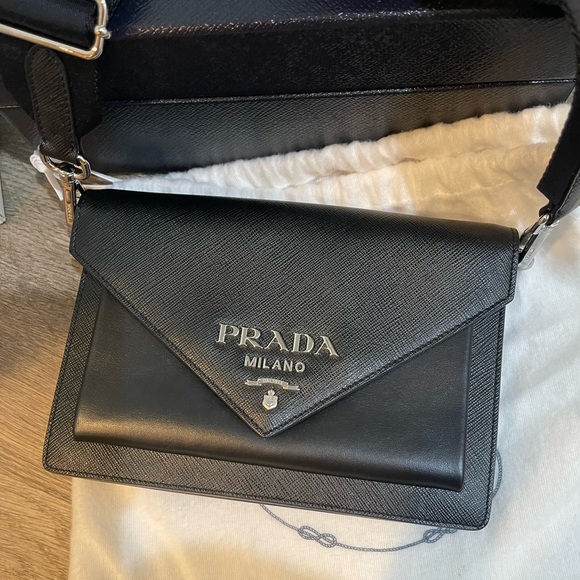 Authentic Prada leather envelope crossbody bag - Picture 9 of 16